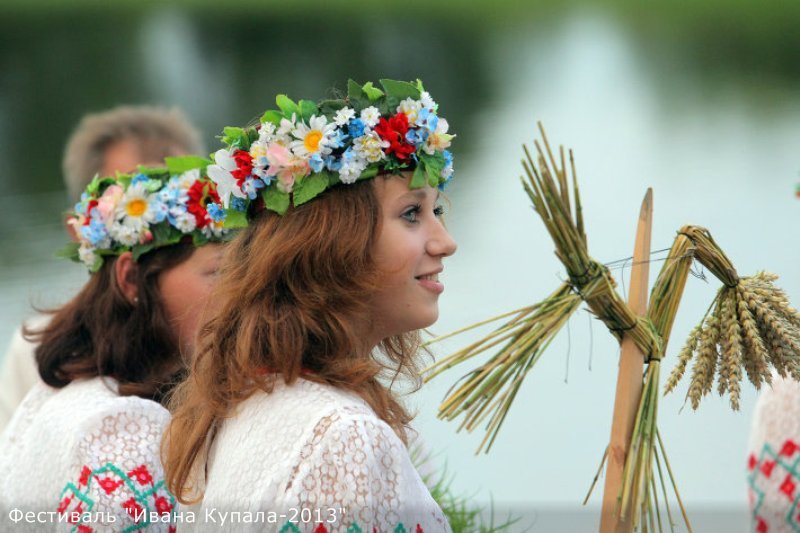 Венок беларусь. Белорусский венок на голову. Купала венок. Венки на Ивана Купала. Венок на голову русский народный.