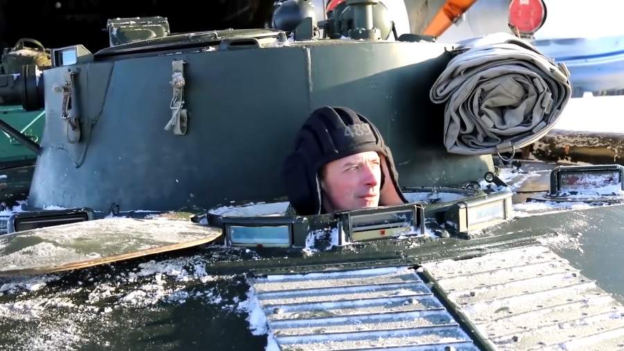 Ситуация видео. Погрузка военной техники Казахстан. Погрузка на аэродроме солдат. Фото погрузки разгрузки военные.